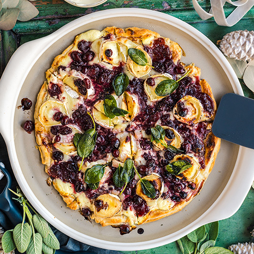 Weihnachtlicher Cranberry Ziegenkäse Flammkuchen